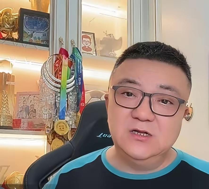 这事做得属实讲究！千万赞助到账，董路没急着换车买房，二话不说先划出10%——全