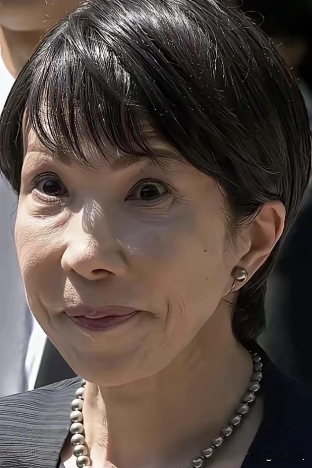 新思维：流氓表面霸气，文明更有底气。网上有一些“流氓”，感觉像汉奸或反动分子