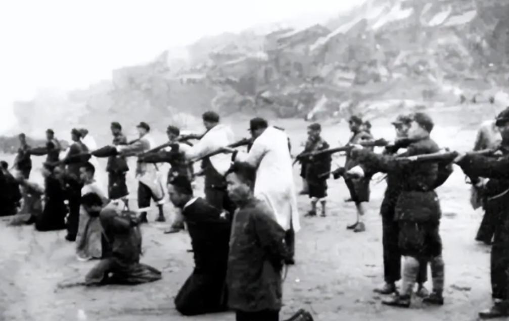 1947年8月，国民党驻盐城的师长李铁民下令将城内一百多地下党杀害，少将韩君明劝