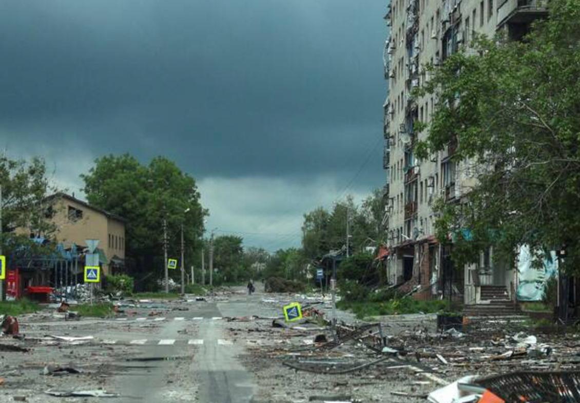 【红军城战役结束了？】11月30日，格拉西莫夫向普京报告，他们已经拿下了激战