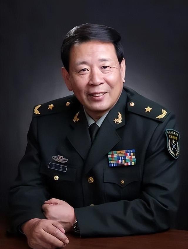 1952年，志愿军正在睡梦中，一战士因燥热睡不着出去巡逻，无意间听到黑夜中传来细