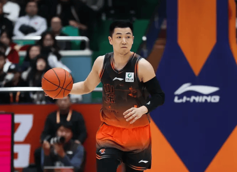 媒体人: 珀塞尔今晚复出, 鲍威尔&高诗岩膝盖积液将缺席比赛