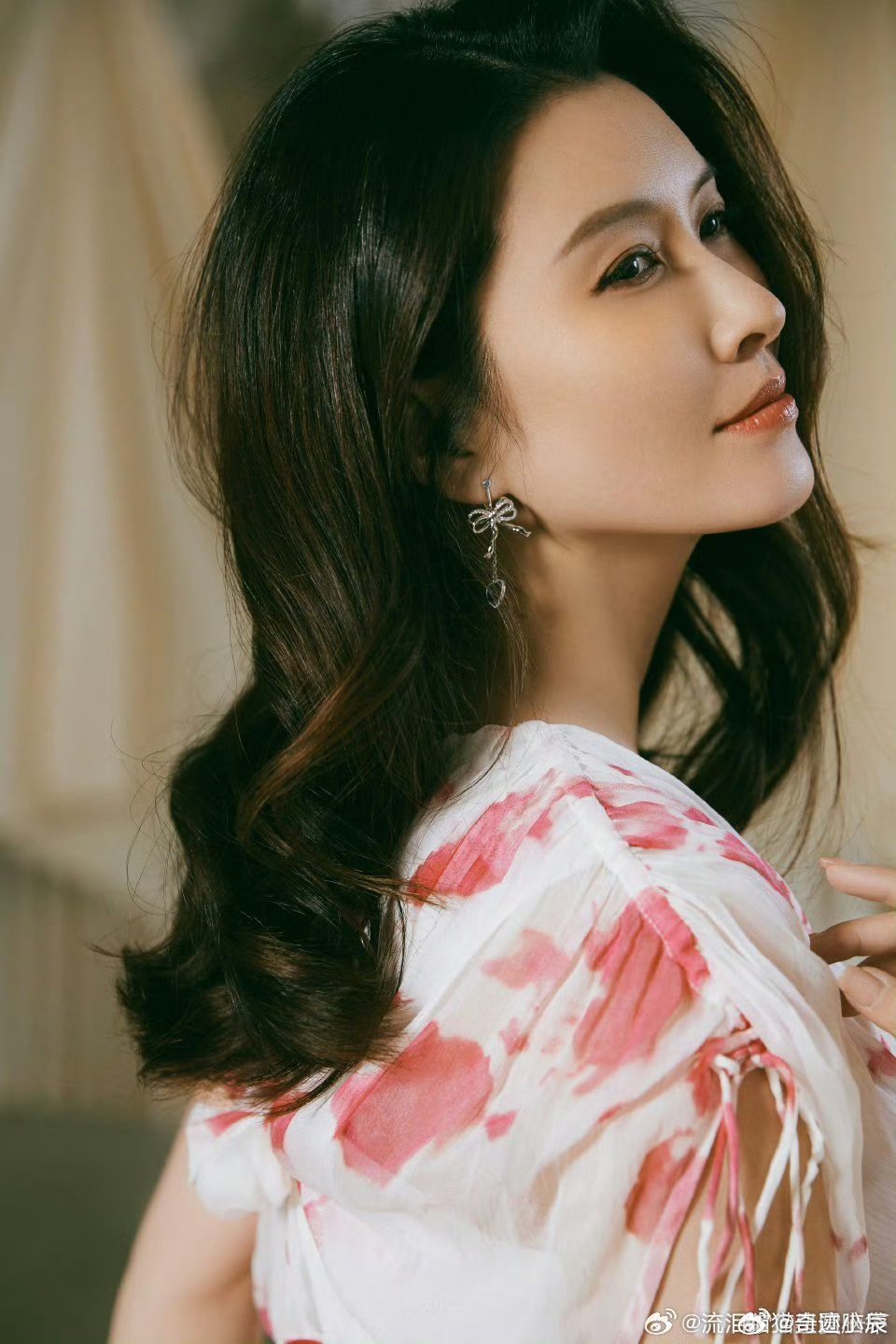 徐洁儿全开麦被徐洁儿全开麦实力圈粉！现场稳到像修音，嗓音唱功样样能打，难怪大家都