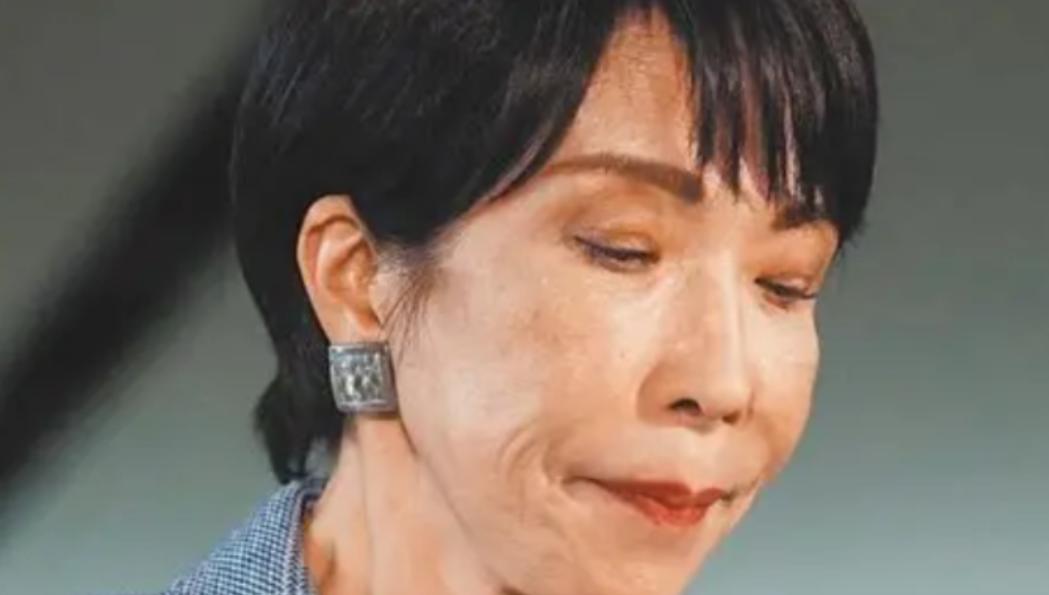 最近日本丰田、本田的几家主力工厂彻底停了，生产线静悄悄的，零件堆得像小山，工人只