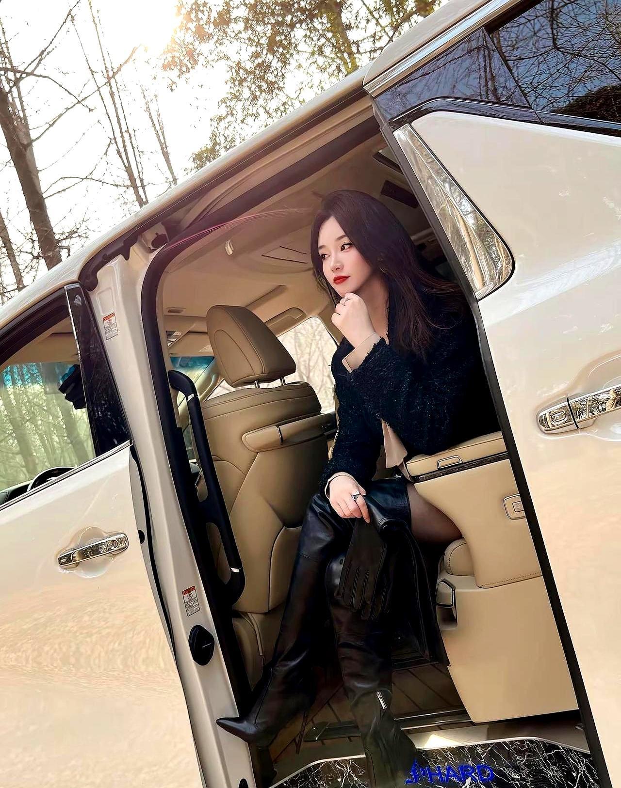 限量鞋又涨19%，年轻人抢着当“韭菜”？别笑，他们买的不止是鞋，是“老子跟