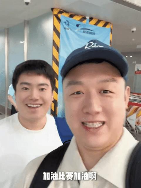 哇，大番分享和大家封训期间的合影。小石头瘦了超多，棱角都出来了；和梁甜甜拉开差