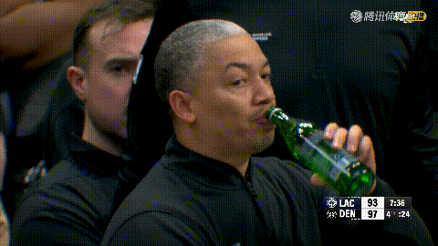 泰伦卢很理智[笑着哭]快船主教练卢赛后对裁判的判罚感到不满，但他很理智地选择不公