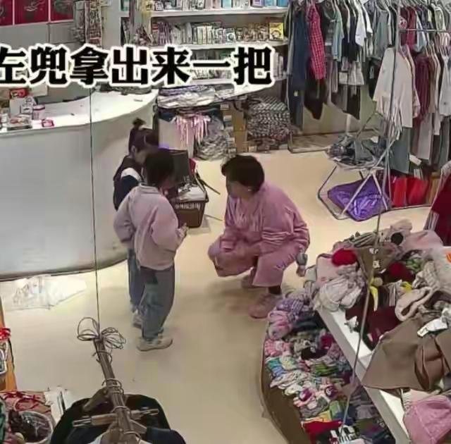 天津咸水沽暖心后续：6岁姐姐攥20元零钱为妹买衣，老板娘千元羽绒服相赠，那一躬让