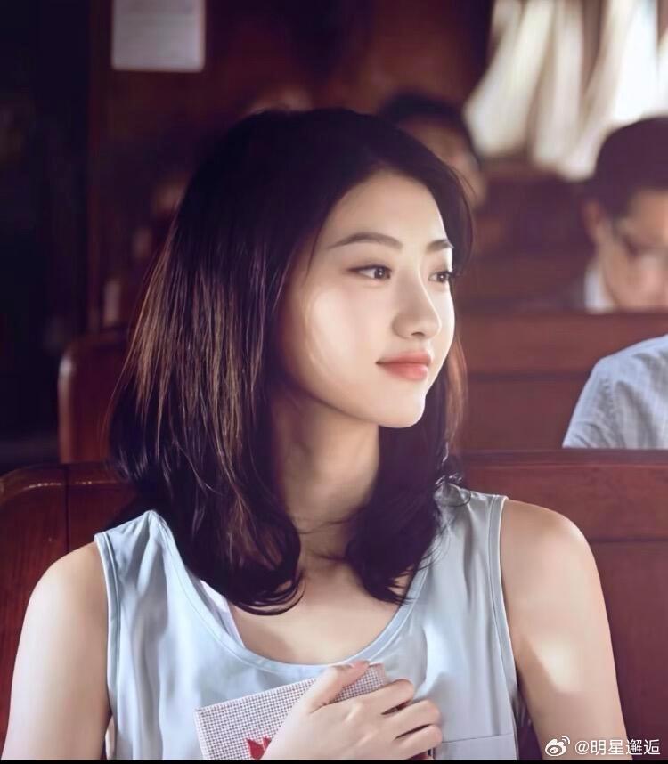 人间富贵花，早期的景甜人如其名，又清纯又漂亮。