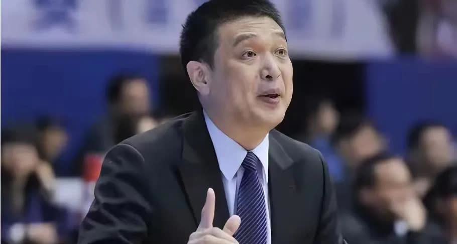 CBA历史上复出最失败的二大教练1复出最失败的教练之一---闵鹿蕾闵指