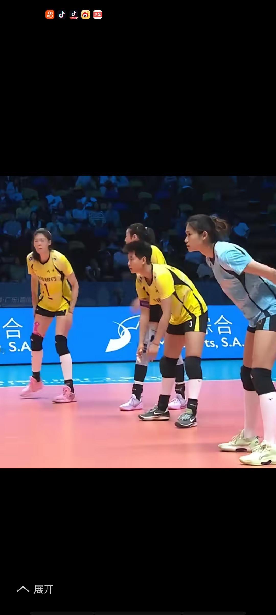 天津女排以3比1的战绩战胜北京女排，依旧稳居小组第三。小组前两名分别是河南队和江