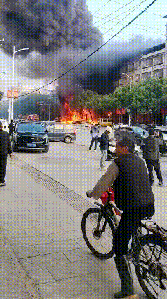 网友3月19日发布视频，具体发生时间地点不详，保密工作做的太好了。疑似电动车想