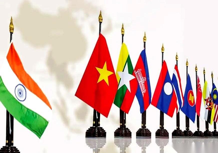 印度退的这个群，叫RCEP，号称全球最大自贸区。临门一脚，他们不玩了。有官员一