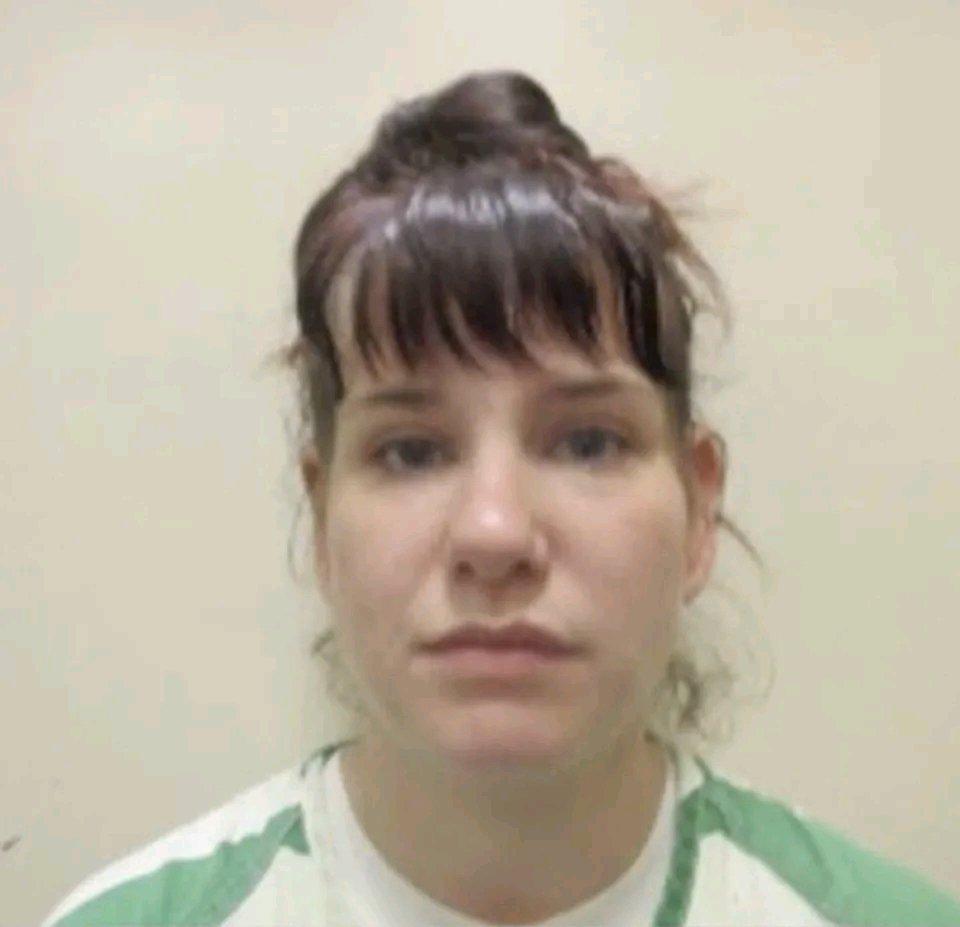 美国这教育界的破事还真不少。密苏里州30岁的中学代课女教师卡丽莎·史密斯，在20