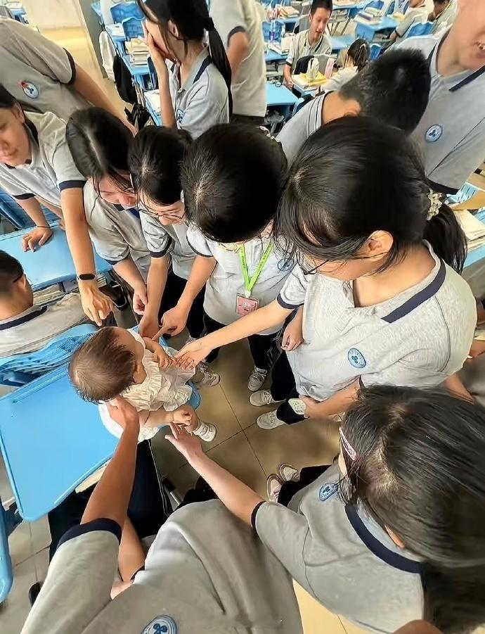 20年后的妹妹:第一杯敬我哥