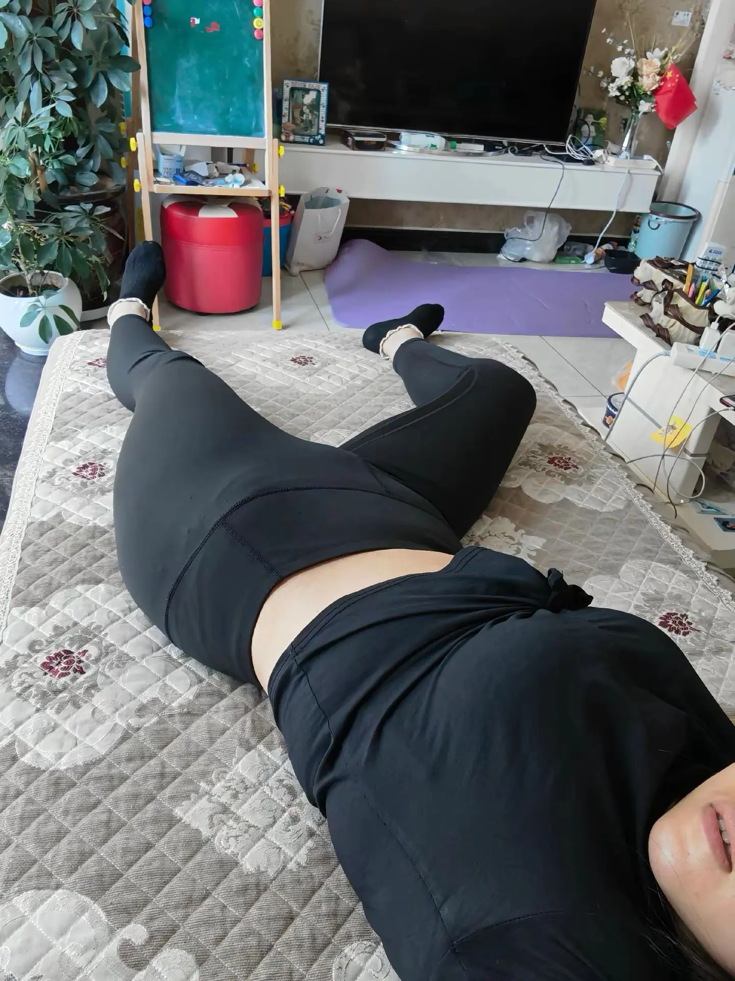 躺着吧！一个人安安静静，没任何人打扰我，一个人的世界！