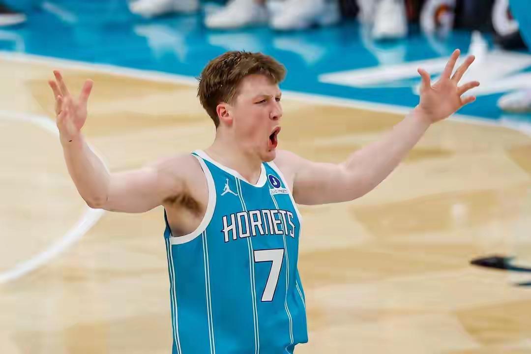 克尼佩尔的出现库里的三分王也不那么稳文班亚马的出现奥拉朱旺的盖帽王也不那么