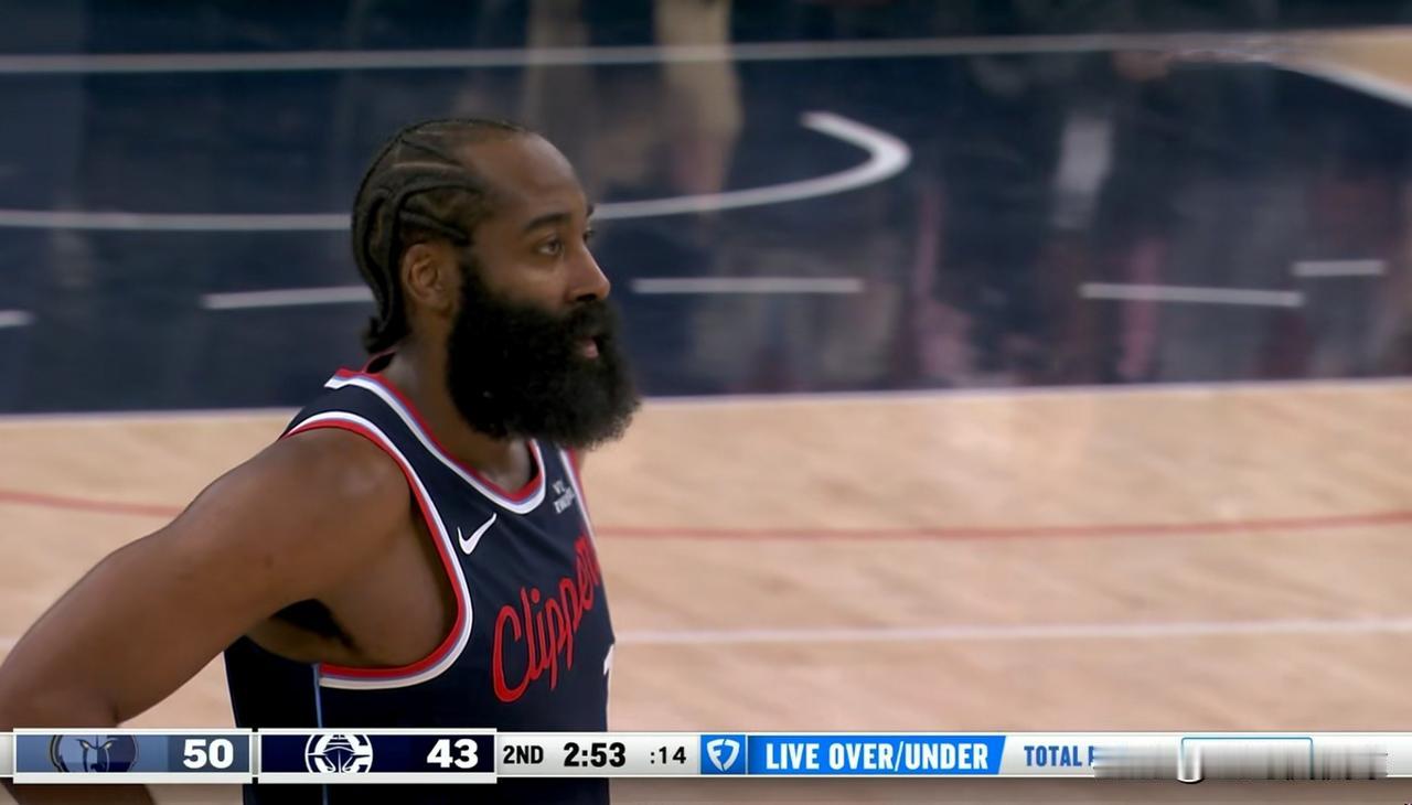 快船双星哈登和伦纳德真是输不起了！今天快船在主场以103：121惨败于灰熊，惨遭