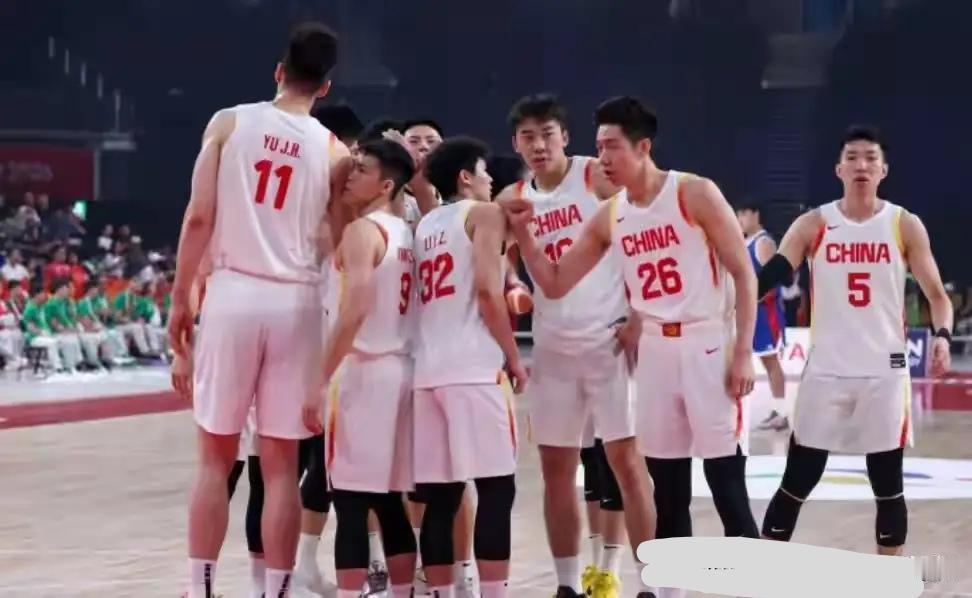 “杀鸡何用宰牛刀呀”？亚运会男篮比赛，赵嘉义伤了，李弘权也伤