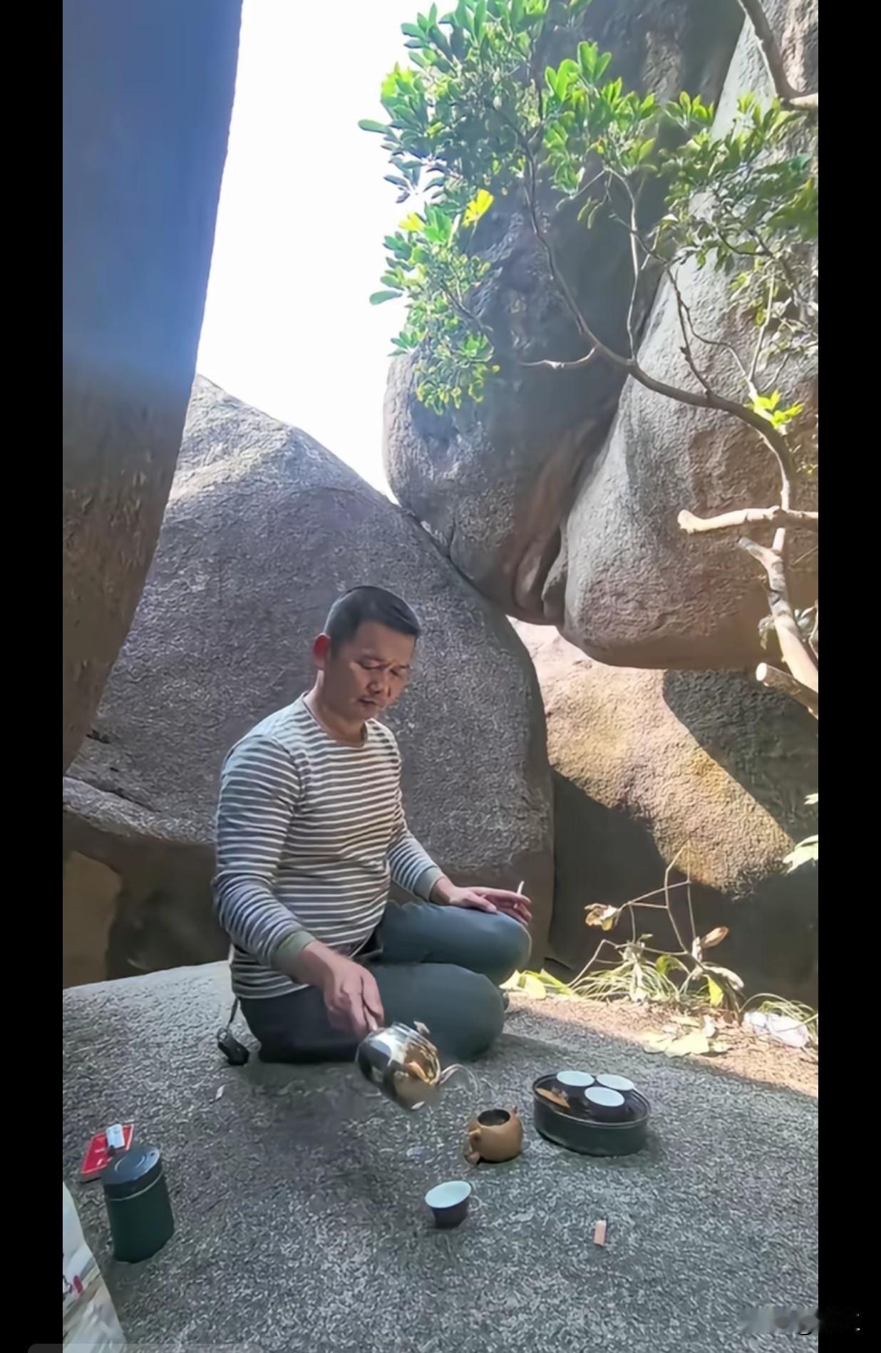 泡的什么茶不重要，重要的是后面的石头。