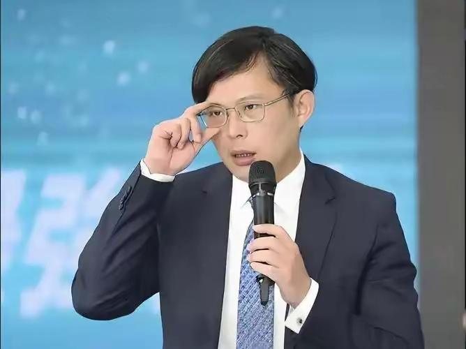 军购预算案国民党守不住了，民众党立委许忠信访美，回来表态了！同