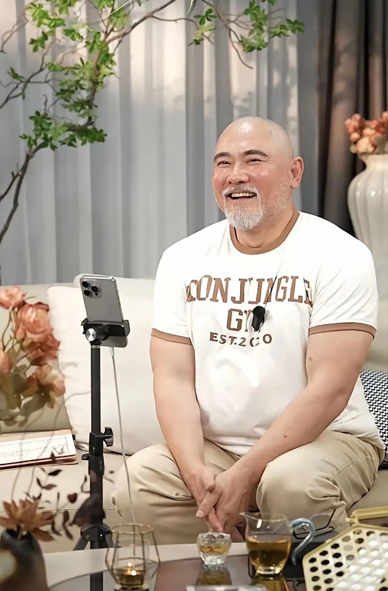 赵文瑄真是岁月带不走的魅力男。想当年，他可是“古装美男天花板”，《雍正王朝》里那