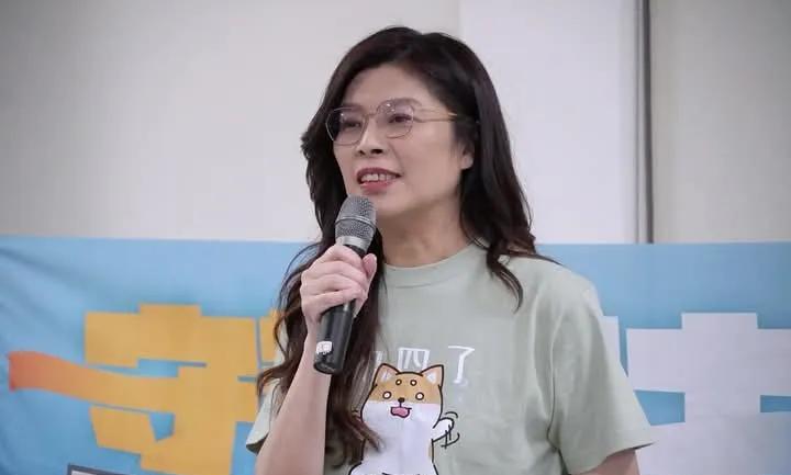 几个月前，因为民进党罢免国民党第一阶段过了30几个人，郑丽文在节目上痛骂国民党“