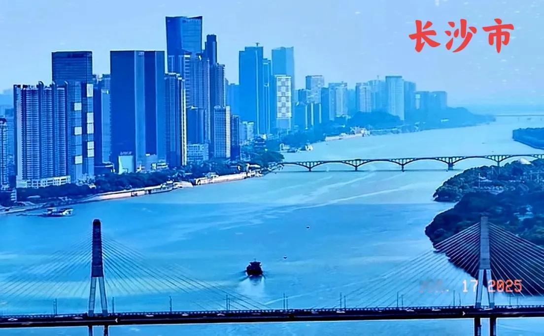 看看湖南的长沙，与浙江的杭州，这两个城市特别是主城区，而且同样都是有江河穿城而过