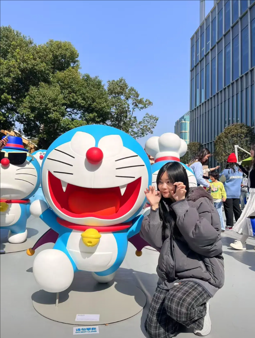 我现在还在后悔，为什么当年不让女儿复读。当年女儿考了615分，她坚持要复读，并