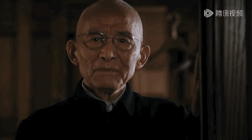 2020年，87岁的游本昌生日当天接了个电话，没成想，又把自己火了一遍。打电话的是王家卫。那年游本昌