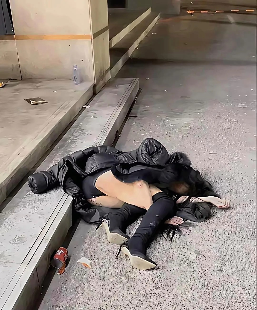 看到这种情况，我要不要上去帮忙？