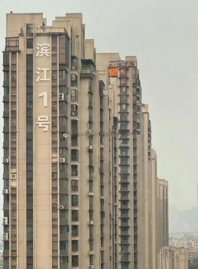 谁家这种装修对面打了6次报警电话​​​