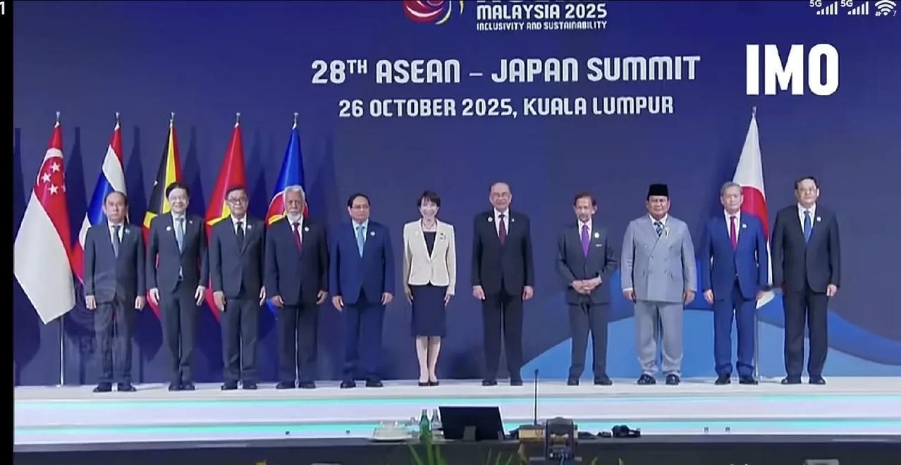别拿这张照片说事！有网友觉得，日本新首相高市早苗，刚当选就参加东盟峰会，而且