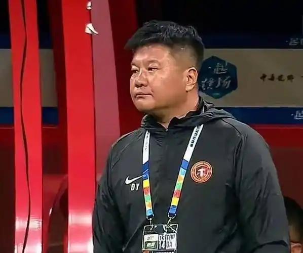 媒体爆料李金羽下课原因之一是因为多次赛后不和对手主帅握手！其实赛后握手是国际上的