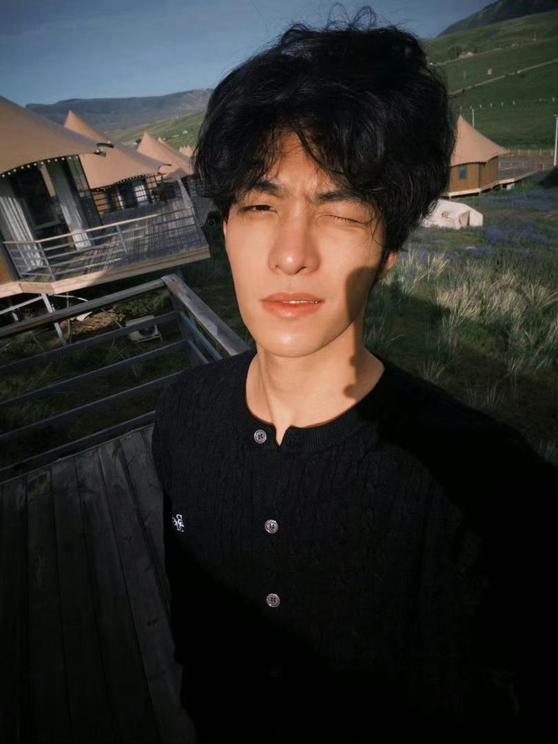 何衍朝全开麦好稳何衍朝老天爷赏饭吃的嗓音何衍朝嗓子是开挂了吧？全开麦稳如泰山，高