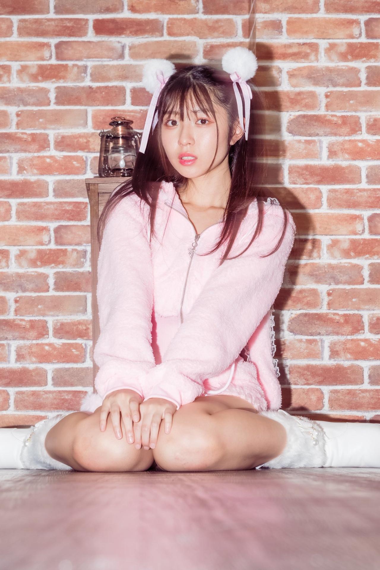 萌系少女心，粉色兔耳朵发饰，可爱满分！