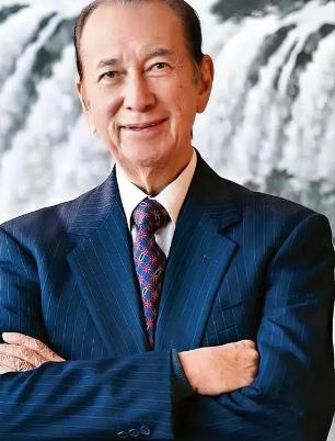 赌王何鸿燊生前曾讲过：“等你赢了2000万打算走时，赌场不会拦你，可就在你转身那