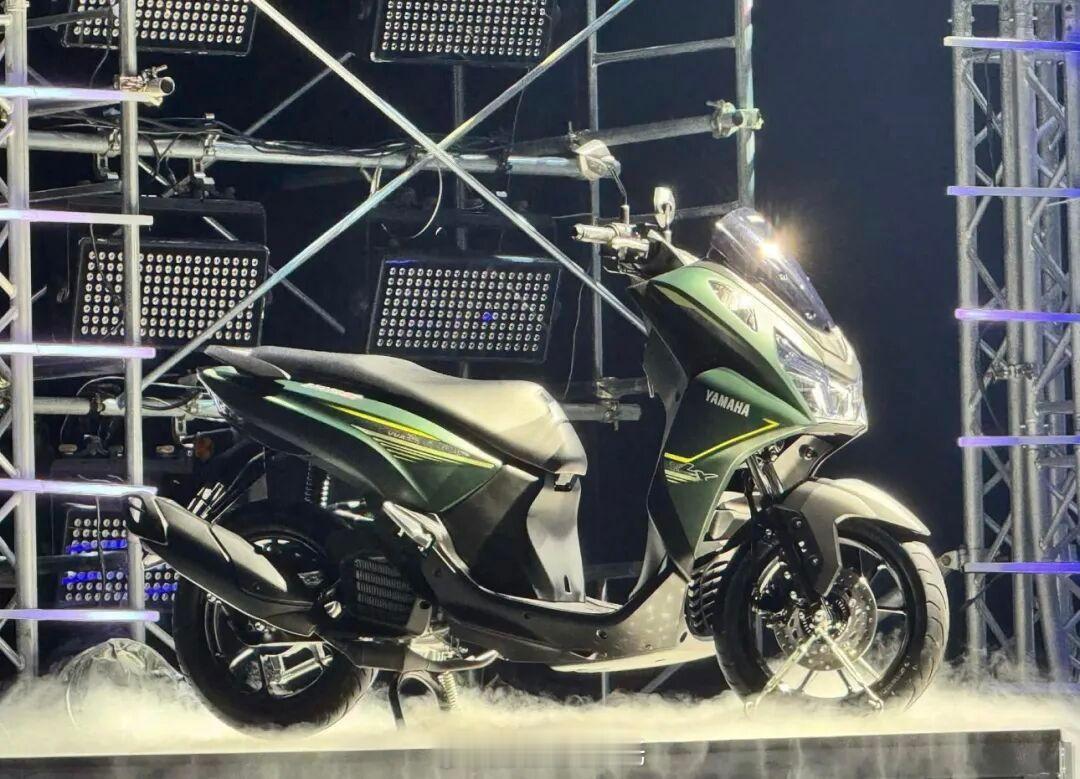 机车摩托车雅马哈在菲律宾发布全新的LX155平踏踏板，实际排量为155cc，最