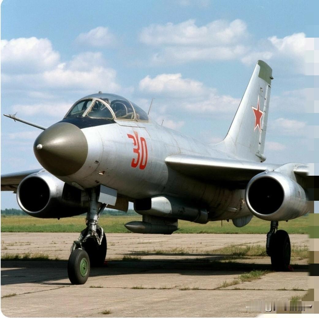 提起苏联伊柳申设计局在战后研制的作战飞机，大家能想起来仅有伊尔-28轻型轰炸机。