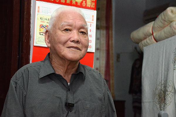 1944年，日军战车步步逼近黄沙河的防御阵地，团长打电话命令林竞远开炮打掉它，他