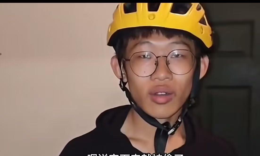 中秋节，男子点了一份外卖，可是外卖小哥来了以后，却说：“哥，外卖被人偷了，能不能