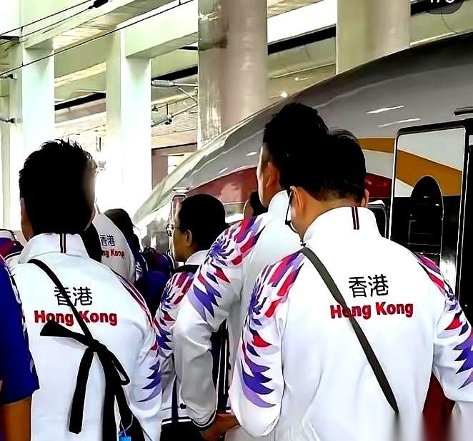 全运会的字幕上，“中国香港”里的“中国”俩字，悄悄拿掉了。就剩俩字：香港。好