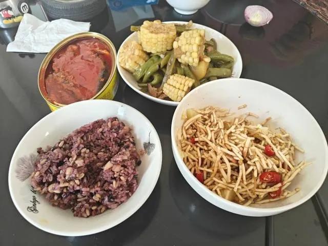 人一过60岁，就开始得病了，一过65，每天都有可能是最后一天。​我去年夏天小区