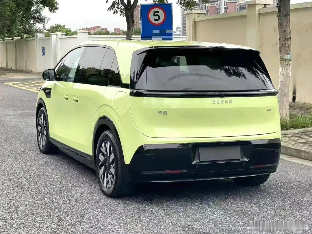 极氪最好的车，已经跌破成本价了。。。桑心啊，也是我最喜欢极氪车[捂脸哭]​​​