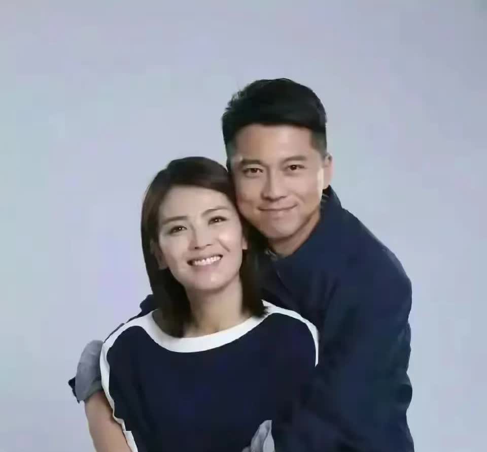 没想到刘涛和王雷这么亲密拍照，​王珂李小萌俩人看到会不会吃醋呢