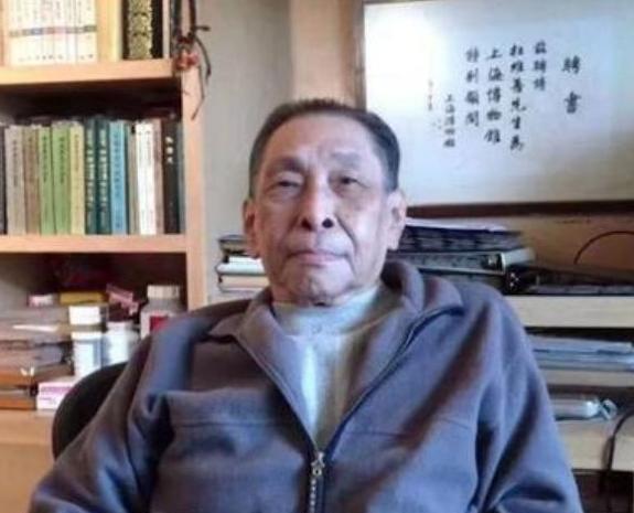 1991年，杜月笙的儿子杜维善来到了北京，想收回父亲当年购置的四合院，然而住户却