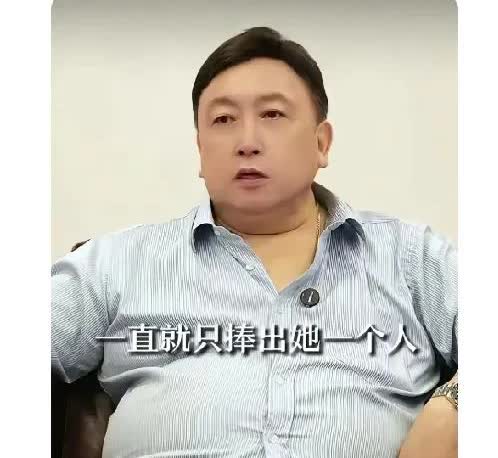王晶谈赵露思解约​所以杨超越的文澜公司老板聪明，杨超越一火就给她股份一起共赢