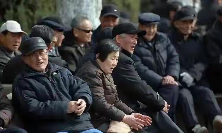 延迟退休实施一年多，一个尴尬的问题终于摆上了台面和几位四十多岁朋友聊天，大家