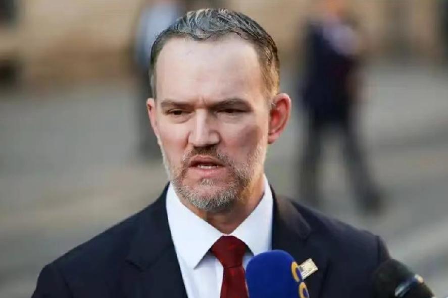 昨天，美国贸易代表格里尔对媒体说:“在中美会晤前，我仍有可能与中国的同事再见面，