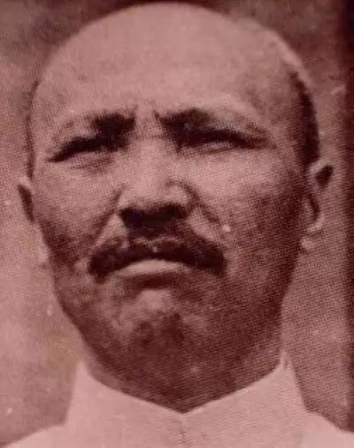 孙殿英被俘后，押送往刘伯承的指挥部，刘伯承当即亲自为他松绑，并向众人说起旧事：我